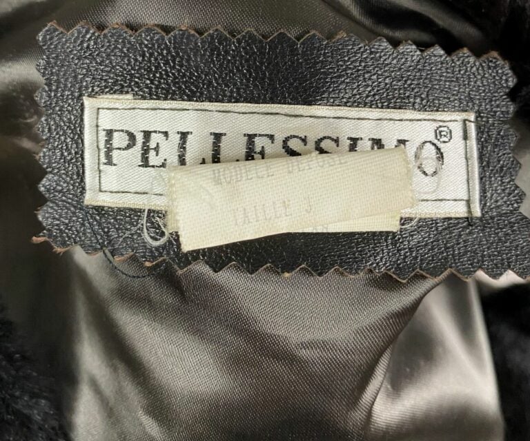 Gianfranco FERRE - Veste courte zippée noire - Taille 44 - On joint un gilet sa…