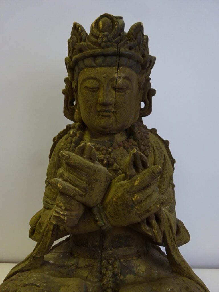 GRAND BOUDDHA EN BOIS - Tibet ? - La divinité est assise en padmasana sur un do…