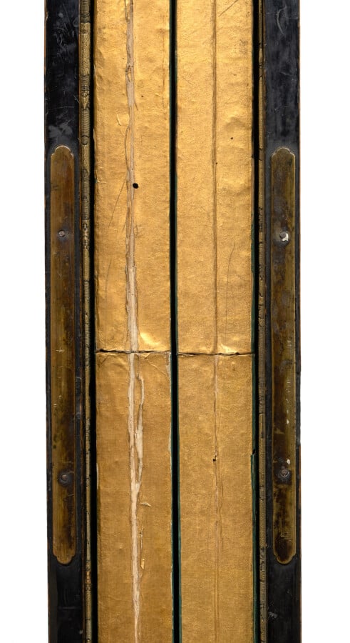 Grand byôbu (séparateur de pièce) à six panneaux avec une peinture sur feuille…