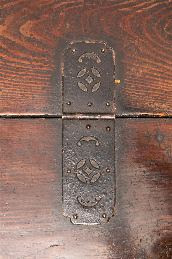 GRAND COFFRE A MONNAIE EN BOIS, DONKWE - Corée, Dynastie Yi / Joséon / Choséon,…