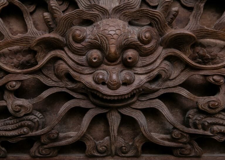 Grand miroir et son encadrement en bois indigène - Vietnam / Indochine, Dynasti…