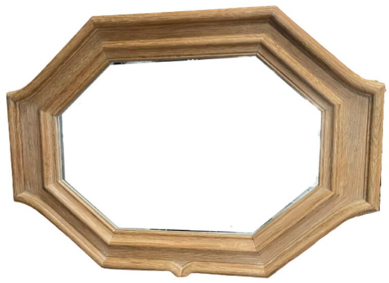 Grand miroir octogonal à entourage en bois naturel. - 98 x 67 cm