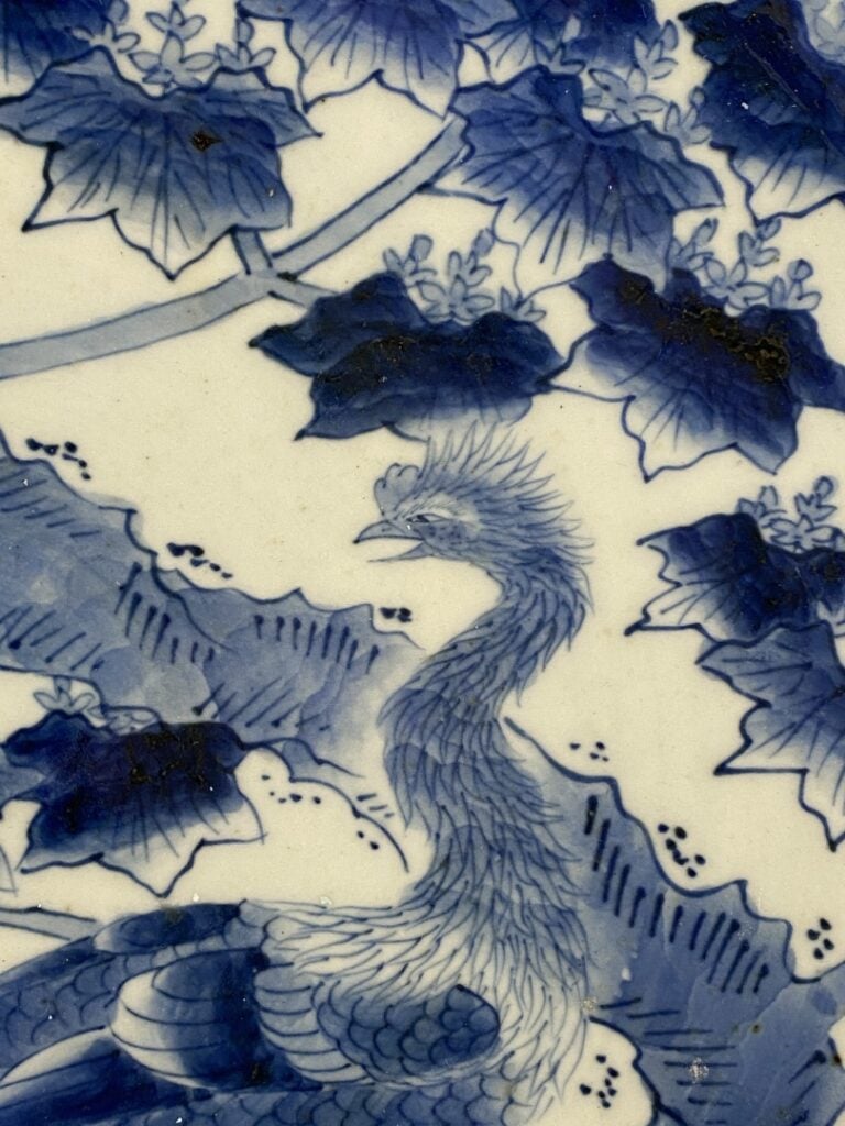 Grand plat en porcelaine bleu blanc - Japon - Polylobé à décor de phénix stylis…