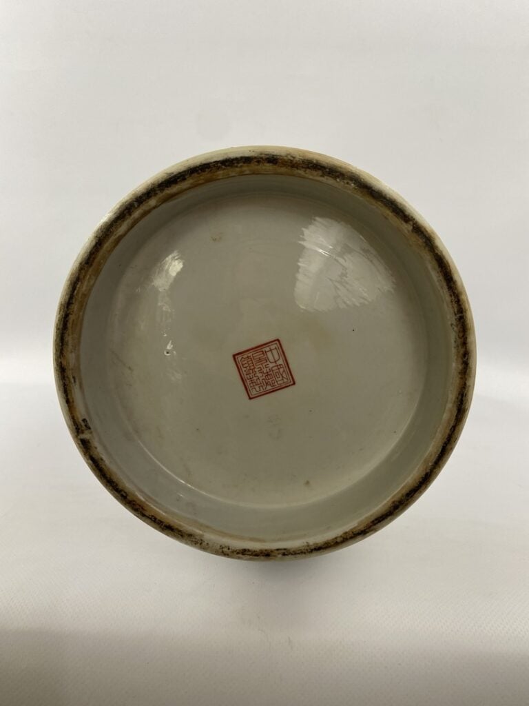 GRAND VASE EN PORCELAINE DANS LE GOUT DE LA FAMILLE ROSE - Chine, Moderne - A d…