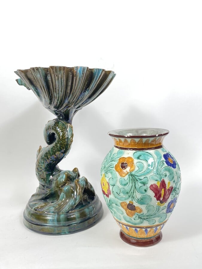 Grande coupe en céramique verte à décor de dauphin (accident) et vase en cérami…