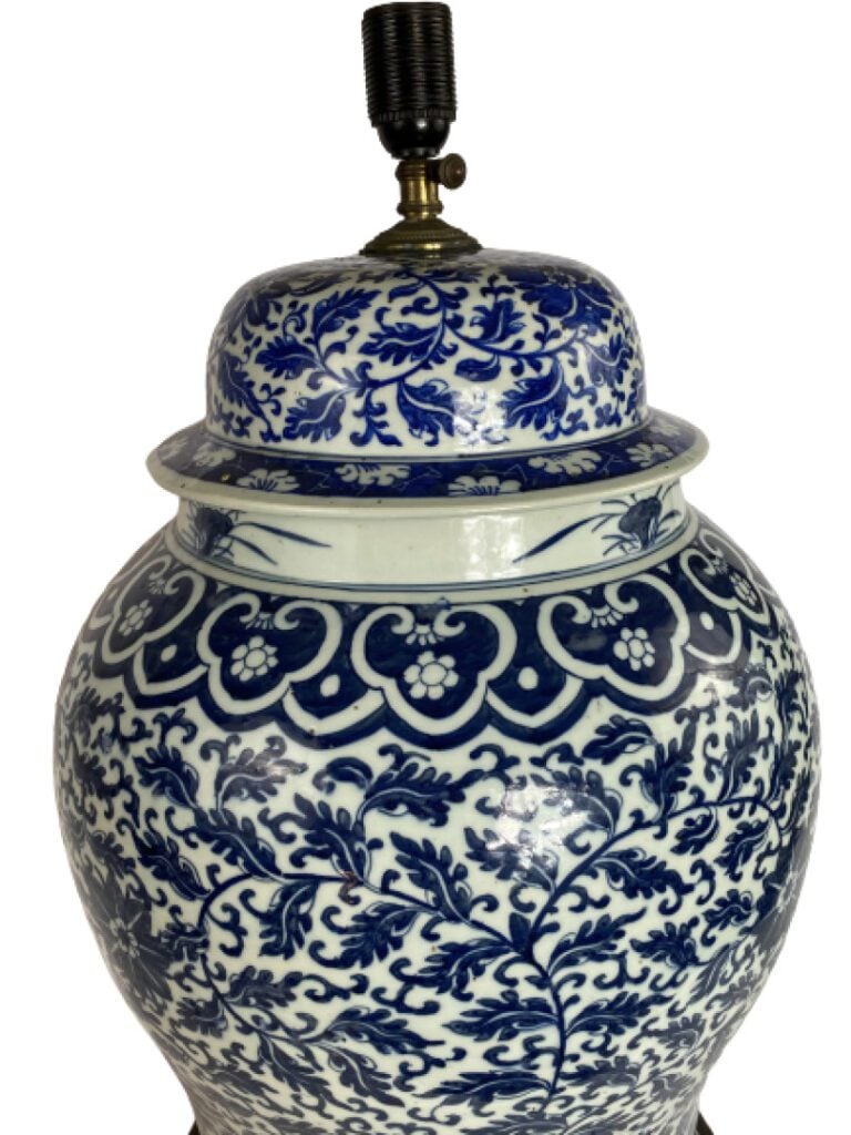 GRANDE POTICHE EN PORCELAINE BLEU BLANC - Chine - Potiche en porcelaine décorée…