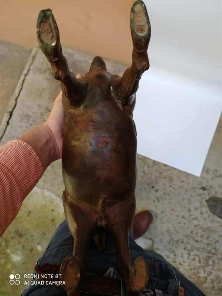 [/] GRANDE SCULPTURE DE CERF EN ALLIAGE CUIVREUX - Probablement Chine ou Tibet,…