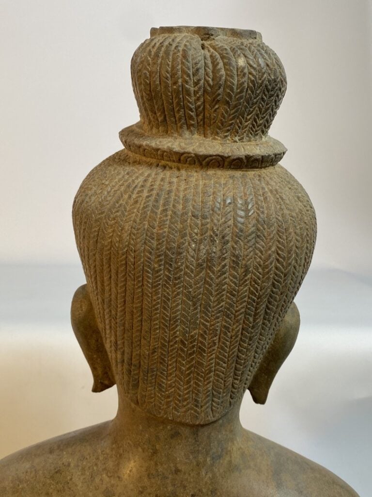 GRANDE SCULPTURE EN GRES A L'EFFIGIE D'UNE DIVINITE - Art Khmer, Moderne - Repr…
