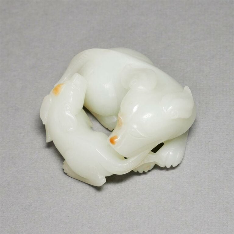 [.] GROUPE EN JADE NEPHRITE AUX DEUX BLAIREAUX - Chine - Sculpté dans une pierr…
