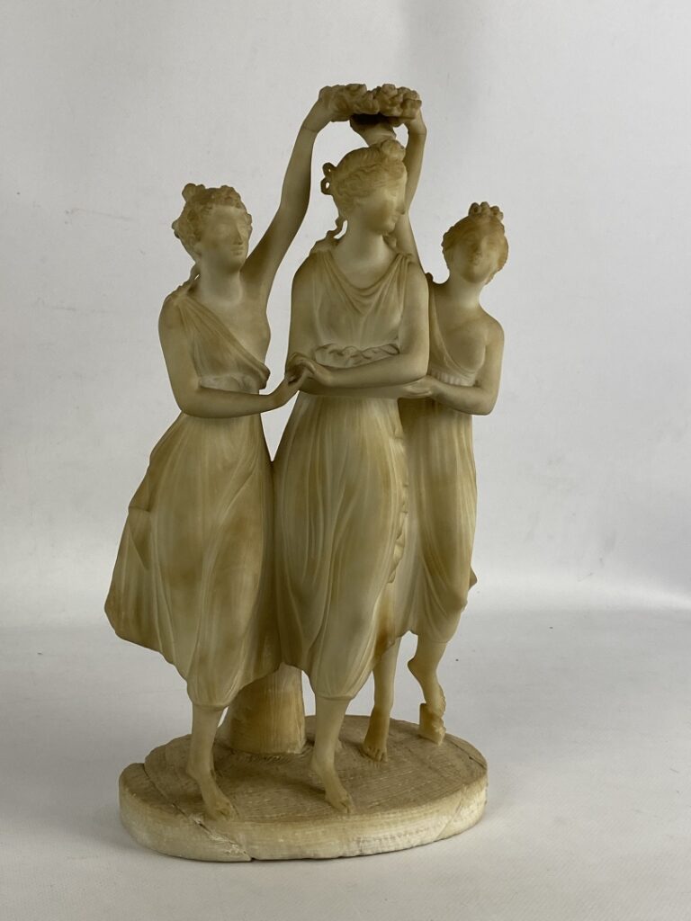 Groupe sculpté en albâtre figurant les Trois Grâces - (petits accidents, manque…