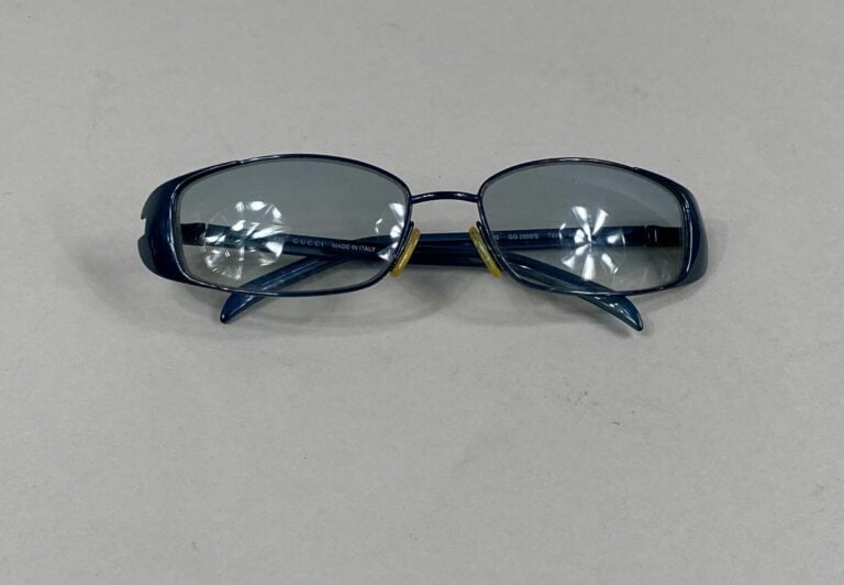 GUCCI - Lunettes de soleil bleues, vintage - (état d'usage)