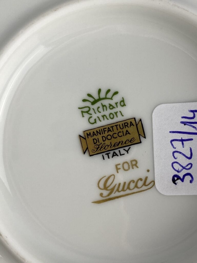 GUCCI & Richard GINORI - Cendrier vide-poches modèle Flora en porcelaine à déco…