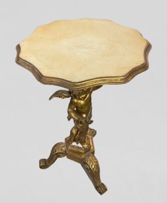 Guéridon tripode doré et sculpté en bois et composition, le plateau soutenu par…