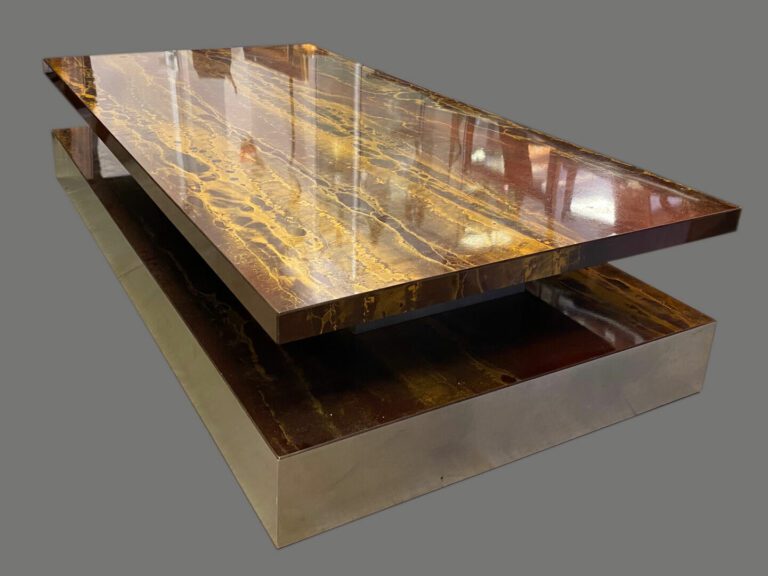 Guy LEFEVRE (1933-2018) - Importante table basse rectangulaire en bois laqué à…