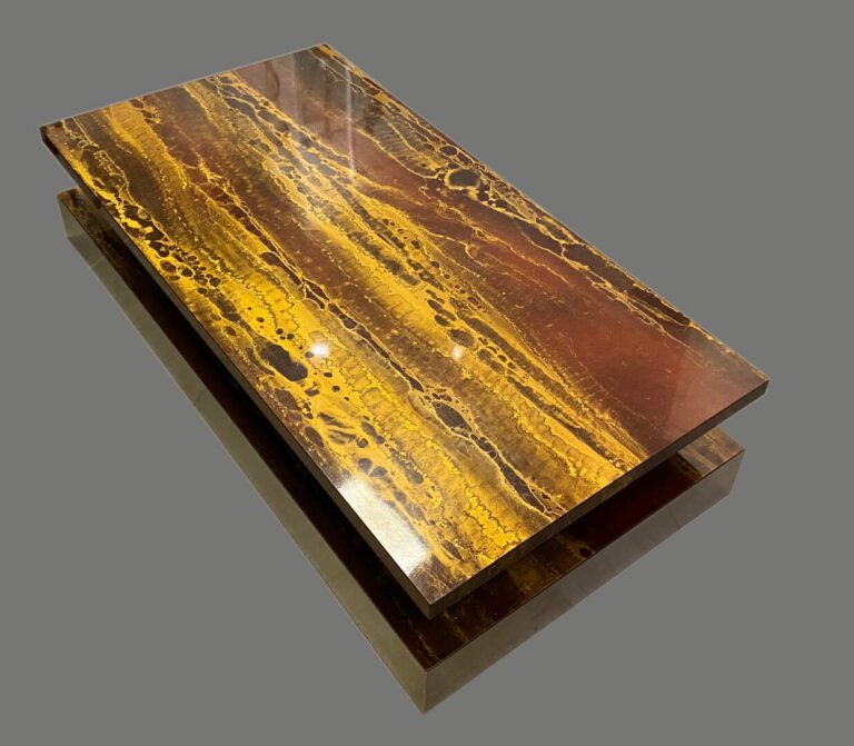Guy LEFEVRE (1933-2018) - Importante table basse rectangulaire en bois laqué à…