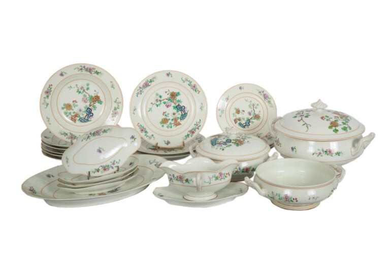 HAVILAND & CO. - Partie de service en porcelaine de Limoges à décor dans le goû…