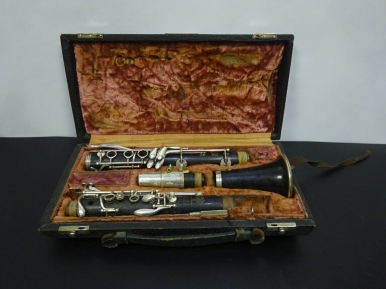 Henri SELMER. - Clarinette IOS SERIES en ébène, dans son étui.