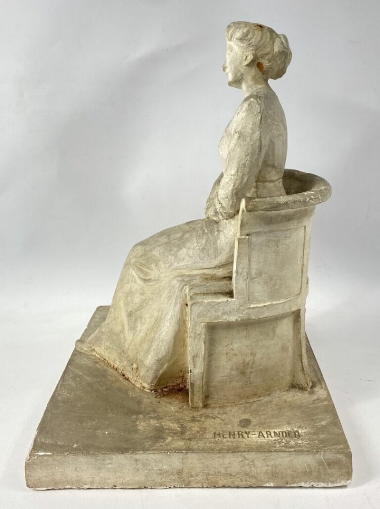 Henry ARNOLD (1879-1945) - Femme assise dans un fauteuil - Epreuve en plâtre, s…