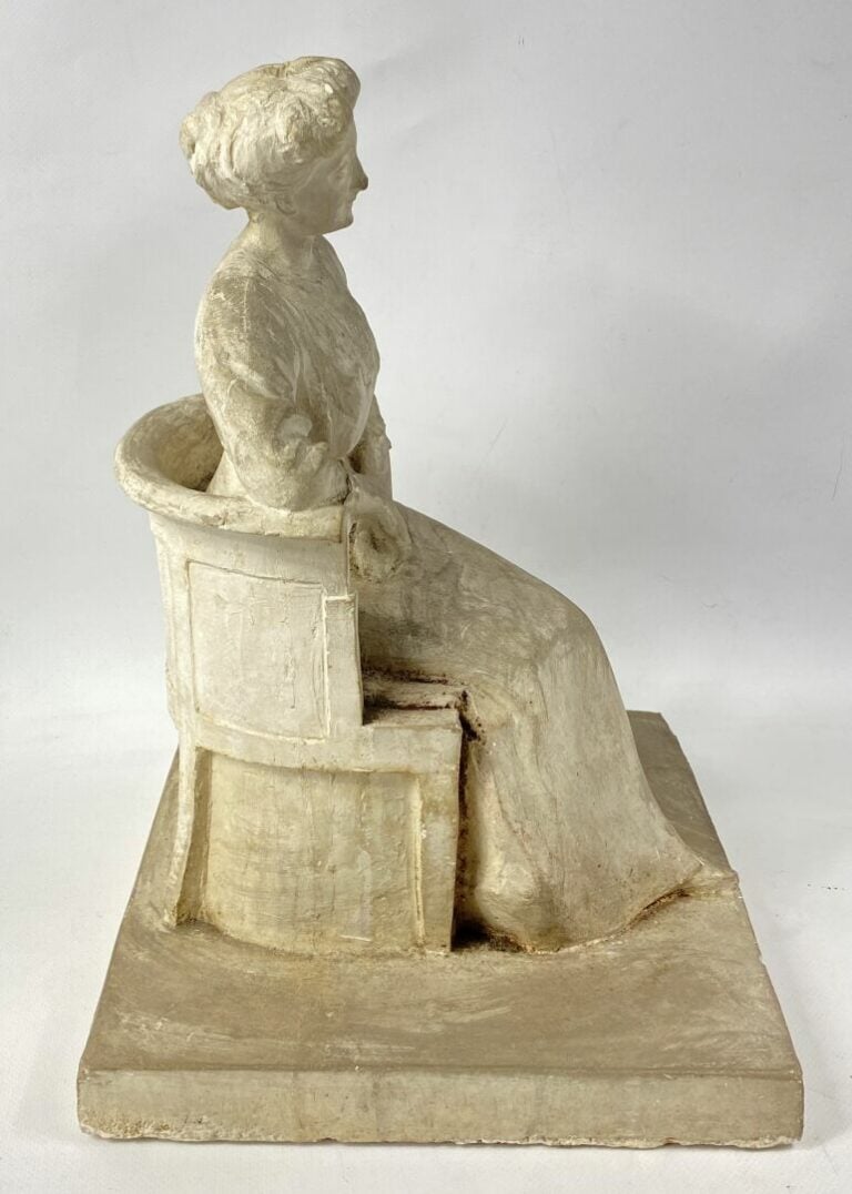 Henry ARNOLD (1879-1945) - Femme assise dans un fauteuil - Epreuve en plâtre, s…