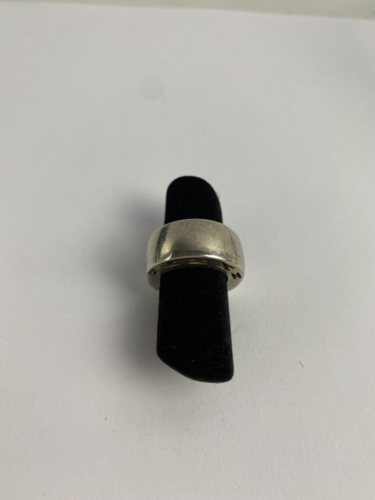 HERMES, Clarté - Bague jonc de forme bombée en argent (925) ornée sur la tranch…