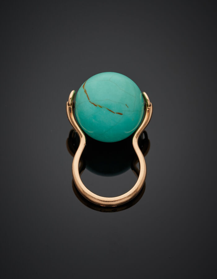 HERMES - Importante BAGUE "boule" en or rose (750‰) orné d'une perle de turquoi…