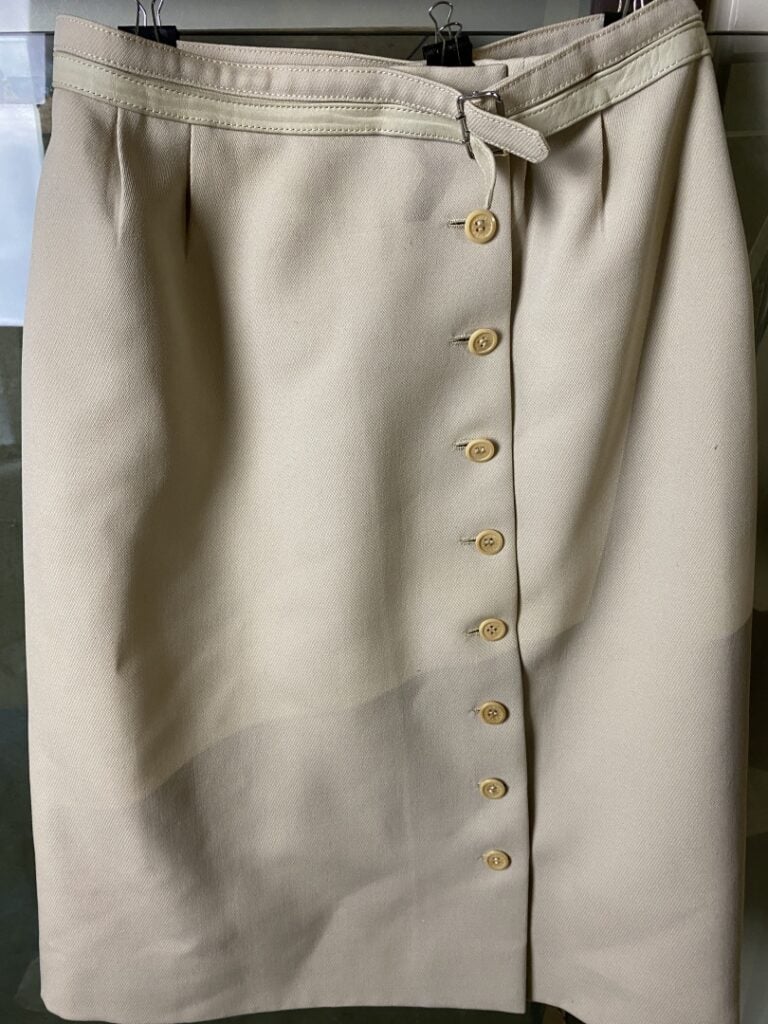 HERMES - Jupe boutonnée en laine et ceinture en agneau beige - Longueur midi; t…