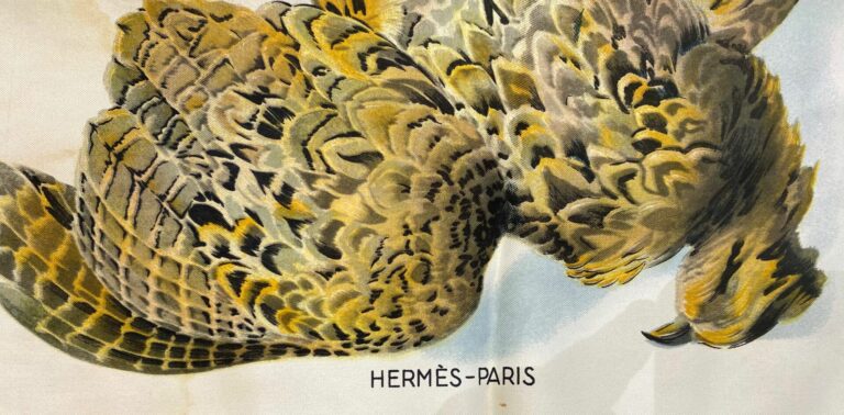HERMÈS Paris - Carré en twill de soie à décor imprimé titré Belle chasse, signé…