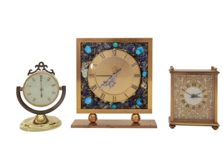 HOUR LAVIGNE. - Pendulette de bureau en laiton doré. - On y joint un thermomètr…