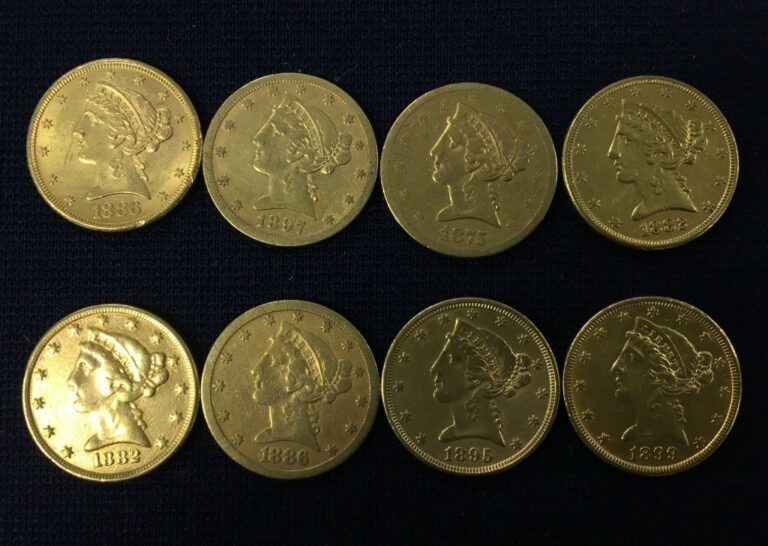 Huit pièces de 5 dollars or (une 1875, deux 1882, deux 1886, une 1895, une 1897…