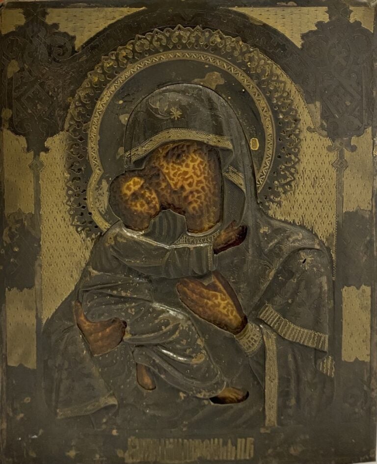 Icône de la Mère de Dieu de Vladimir. - Tempera sur bois (usures, en l'état). -…