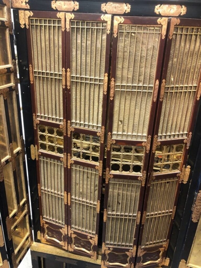 IMPORTANT AUTEL DOMESTIQUE EN BOIS DORE ET BOIS NOIRCI - Japon - La niche centr…