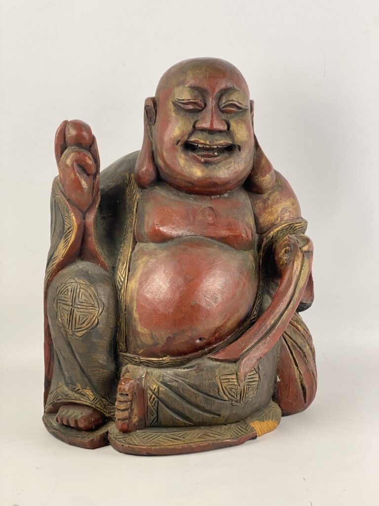 Important bouddha en bois laqué sculpté - Chine - Représenté assis, souriant et…
