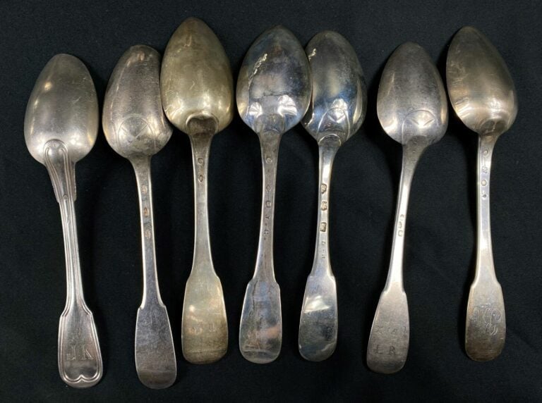 Important ensemble de couverts en argent, XVIIIe et XIXe siècles, modèle uni ou…