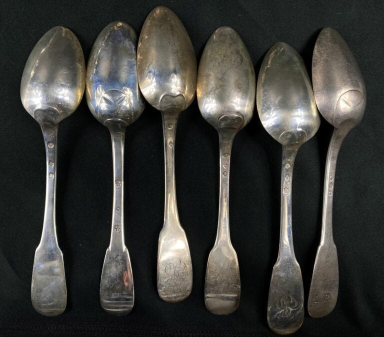 Important ensemble de couverts en argent, XVIIIe et XIXe siècles, modèle uni ou…