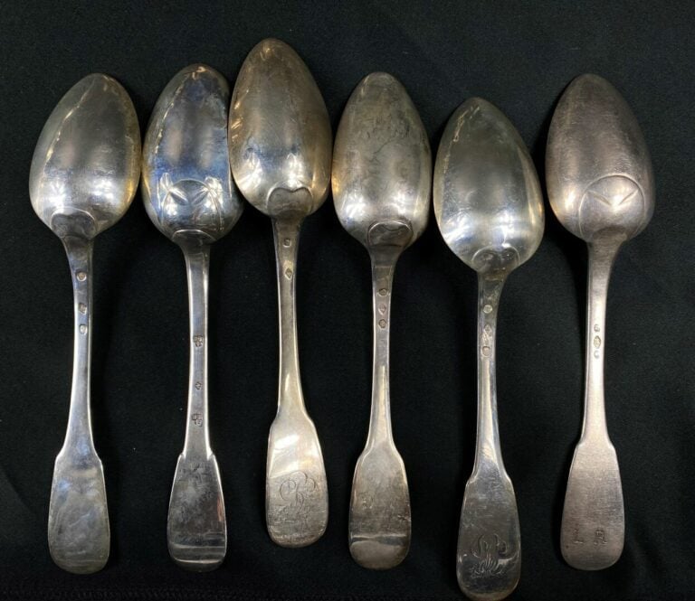 Important ensemble de couverts en argent, XVIIIe et XIXe siècles, modèle uni ou…