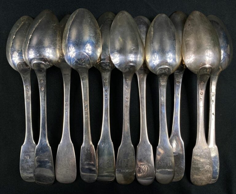 Important ensemble de couverts en argent, XVIIIe et XIXe siècles, modèle uni ou…