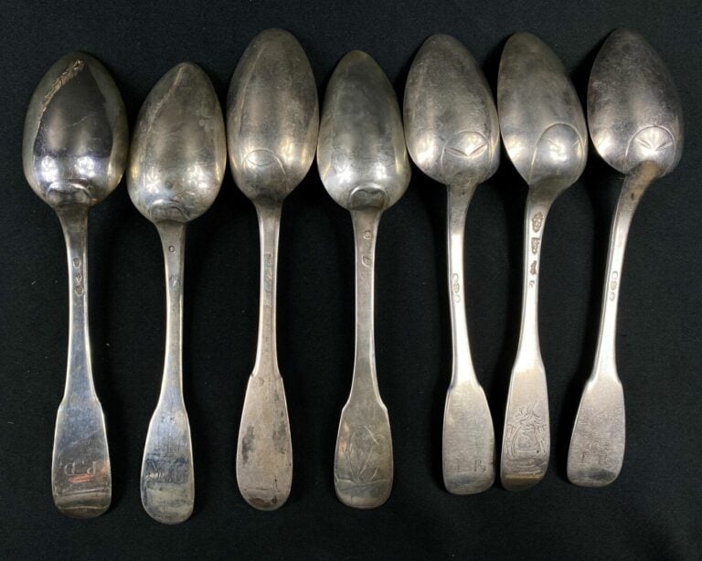 Important ensemble de couverts en argent, XVIIIe et XIXe siècles, modèle uni ou…