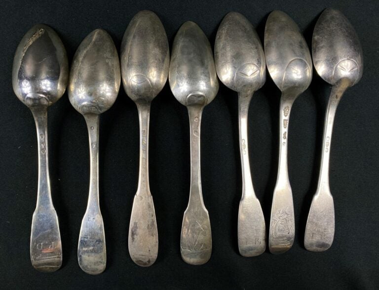 Important ensemble de couverts en argent, XVIIIe et XIXe siècles, modèle uni ou…