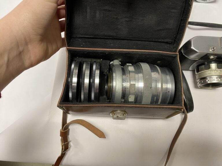 Important lot d'appareils photo, comprenant quatre chambres et quinze appareils…