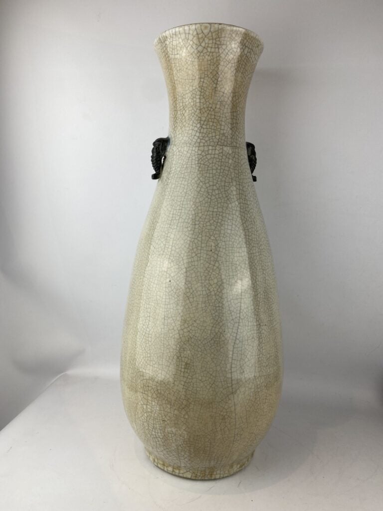 Important vase balustre en porcelaine craquelée, Nankin - Chine, - A col évasé…