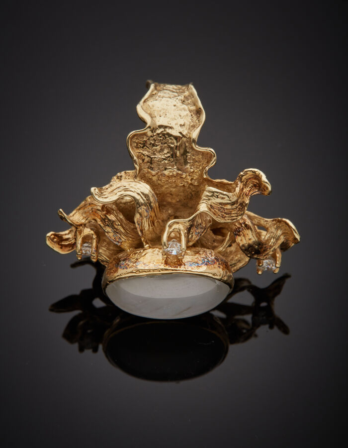 Importante BAGUE "bijou d'artiste" en or jaune (585‰) 14 carats, sculpté, ajour…