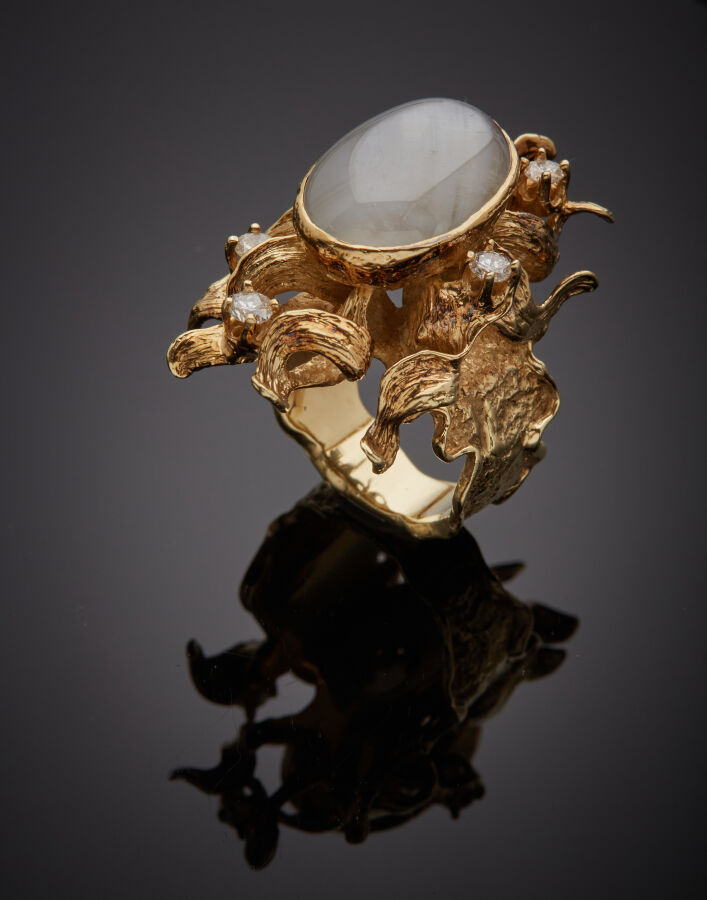 Importante BAGUE "bijou d'artiste" en or jaune (585‰) 14 carats, sculpté, ajour…