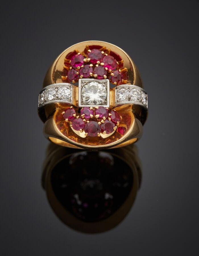 Importante BAGUE "Tank" incurvée en platine (min. 800‰) et or jaune (750‰) sert…
