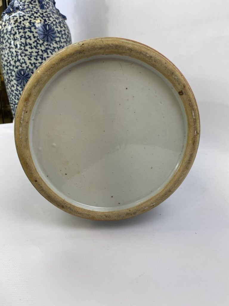 IMPORTANTE PAIRE DE VASES DITS QUEUE DE PHENIX EN PORCELAINE BLEU BLANC - Chine…