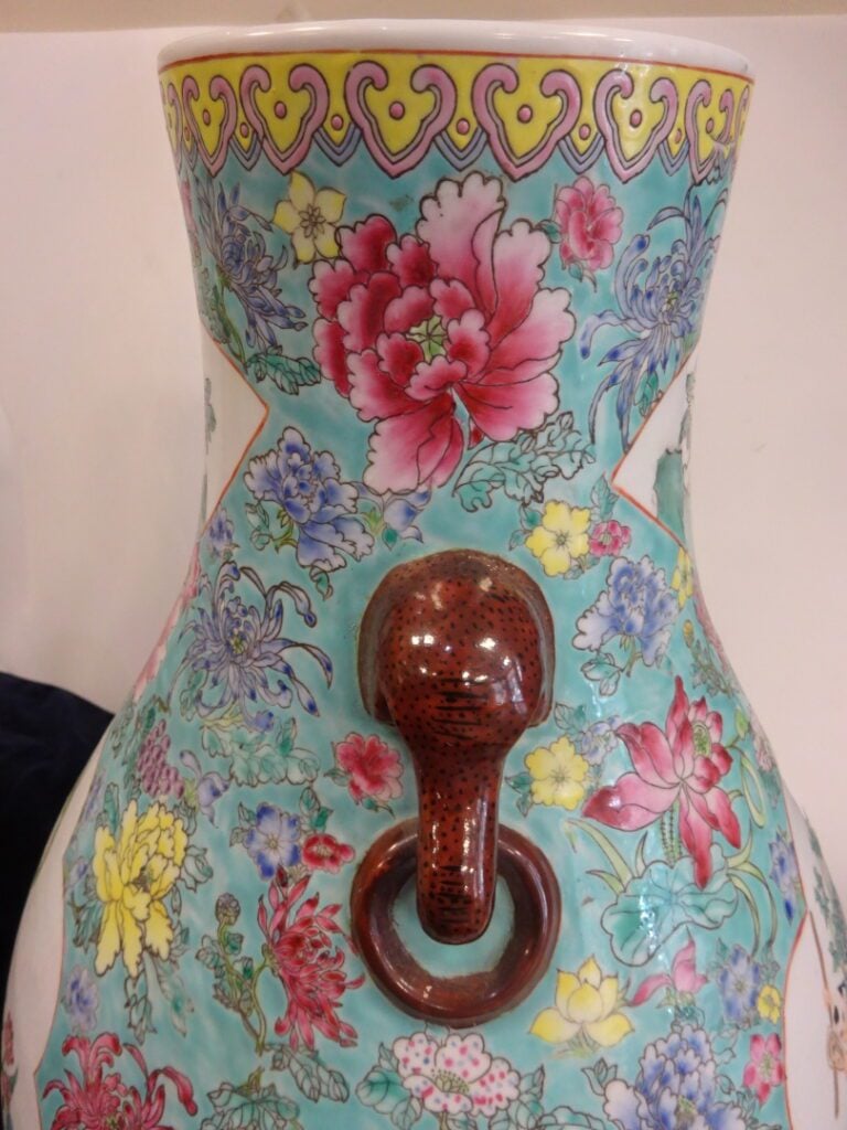 IMPORTANTE SUITE DE DEUX (2) VASES EN PORCELAINE DE FORME HU - Chine, Moderne -…