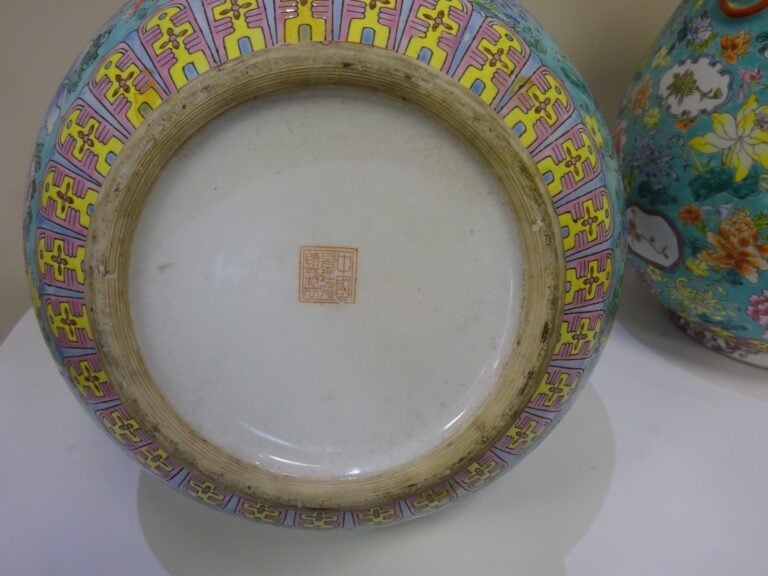 IMPORTANTE SUITE DE DEUX (2) VASES EN PORCELAINE DE FORME HU - Chine, Moderne -…