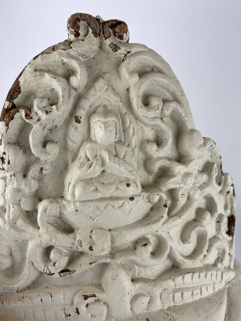 Importante tête de bouddha en bois sculpté peint, anciennement laquée - Sud-Est…