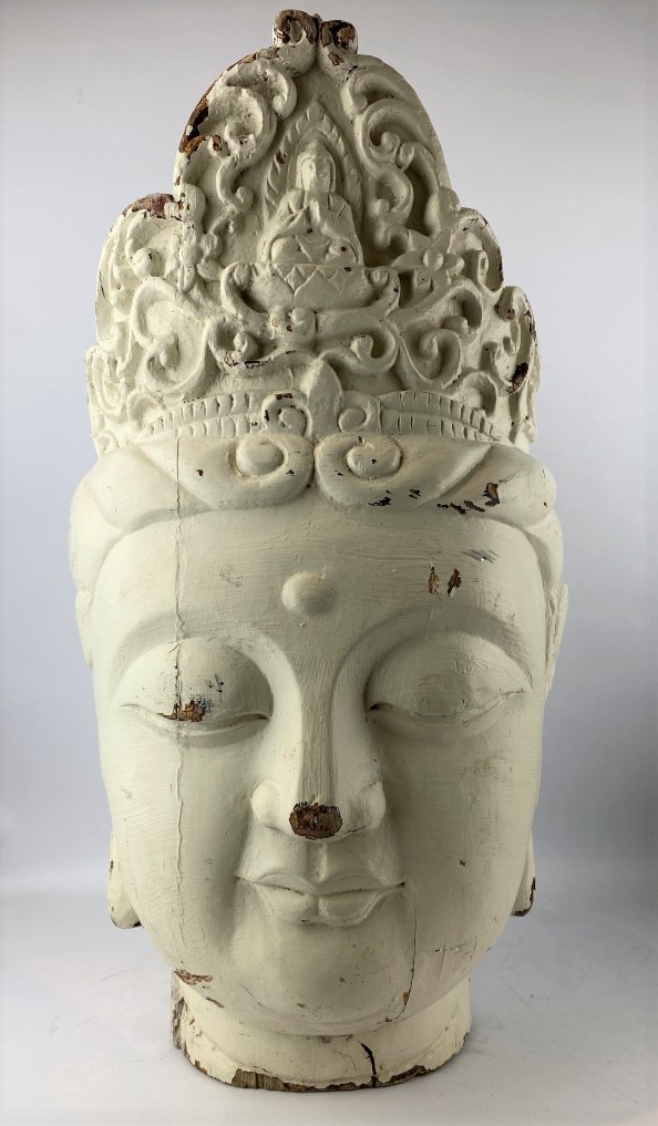 Importante tête de bouddha en bois sculpté peint, anciennement laquée - Sud-Est…
