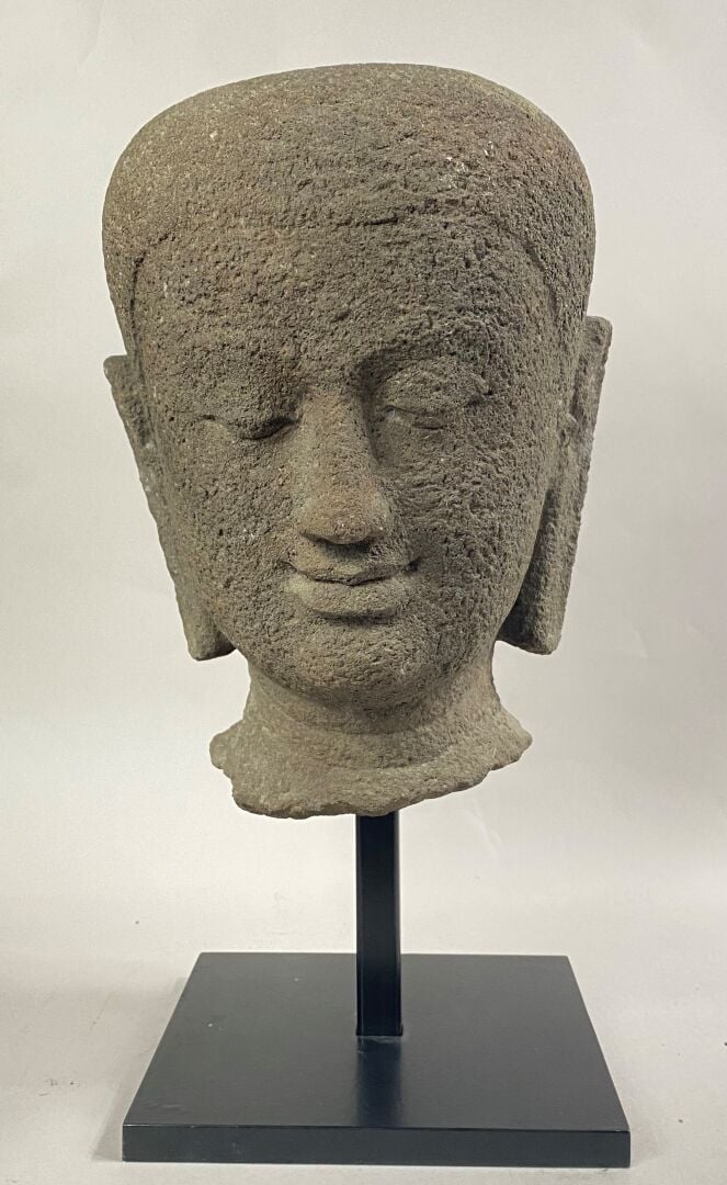 INDONESIE, PROBABLEMENT EPOQUE IX SIECLE - Rare tête de moine bouddhiste en pie…