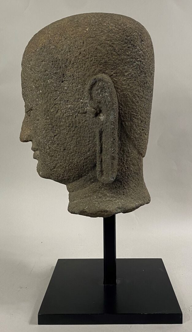 INDONESIE, PROBABLEMENT EPOQUE IX SIECLE - Rare tête de moine bouddhiste en pie…